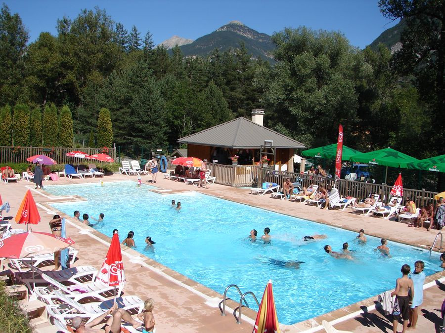 camping-les-5-vallees-piscine-serre-chevalier-vallee-briancon