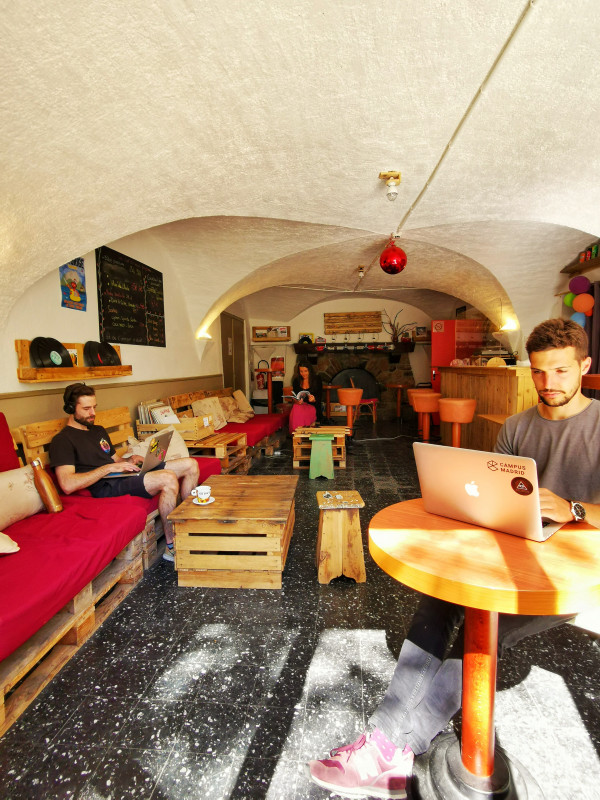 Bar
