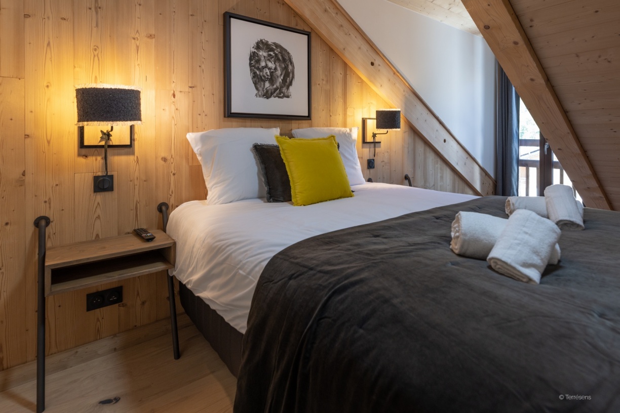 2-pieces-cabine-4-6-personnes-chambre-le-cristal-lodge-serre-chevalier