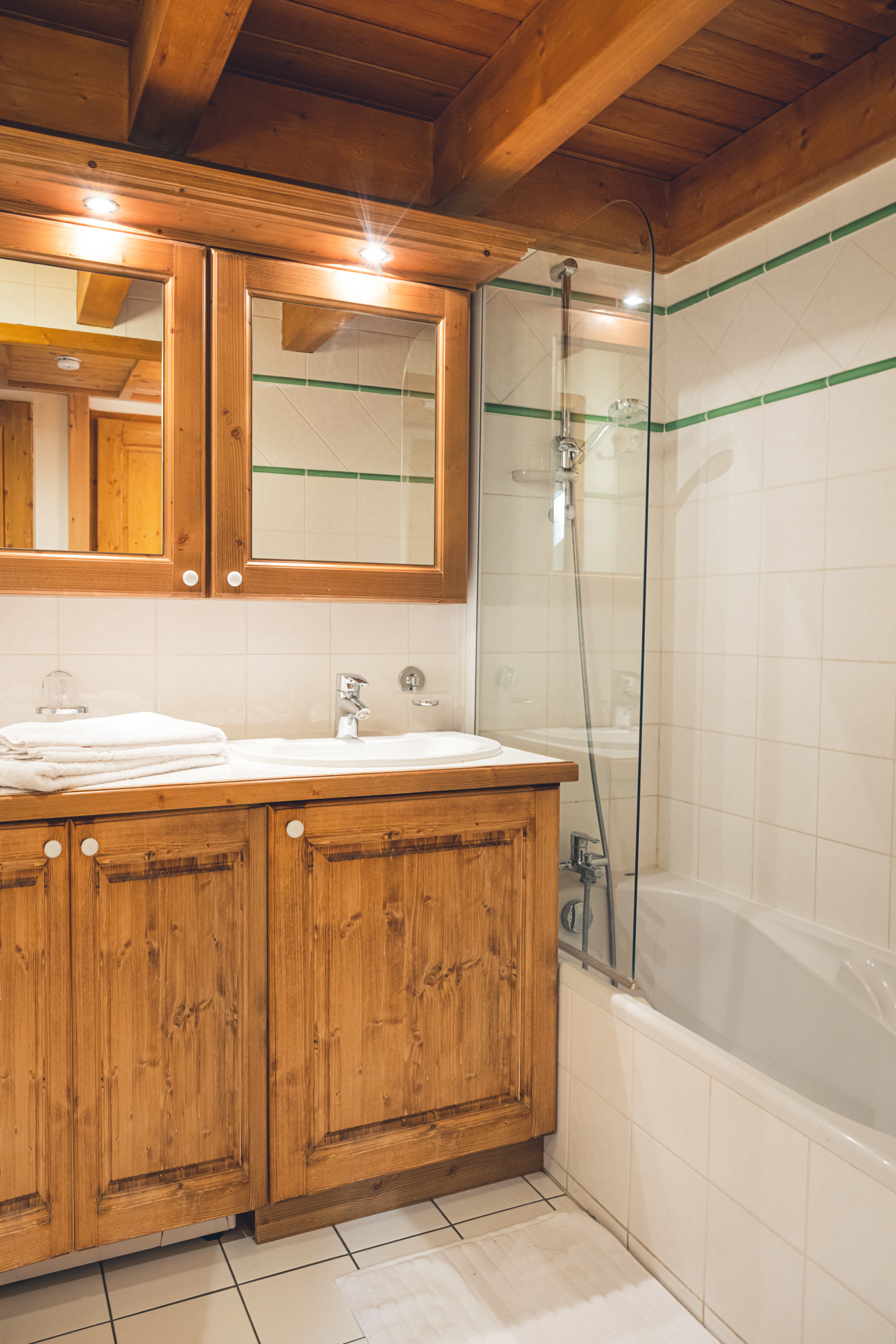 3-pieces-mezzanine-hameau-du-rocher-blanc-serre-or-beaumougl-salle-de-bain-serre-chevalier-chantemerle-10868063