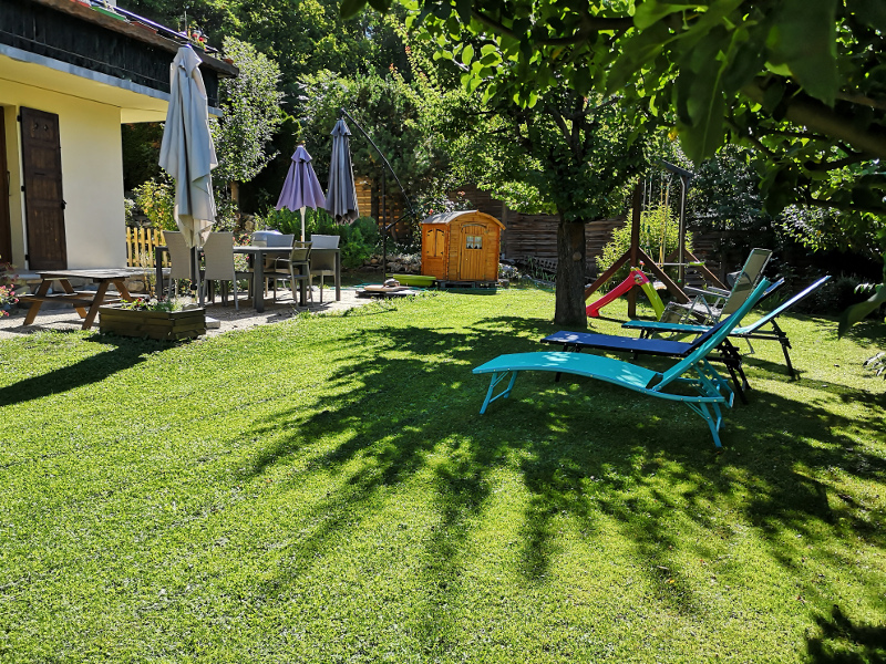 3-pieces-verdure-chaises-longues-chemin-tour-briancon-1868406-6315292