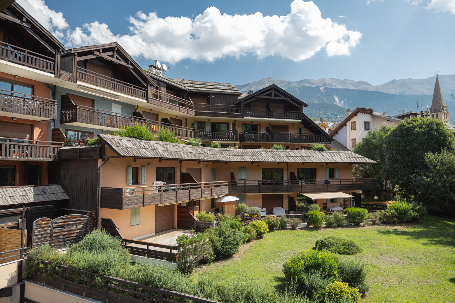 6-pieces-mezzanine-le-clos-soleil-bleu-elbmougl-exterieur-1-serre-chevalier-chantemerle-11752587
