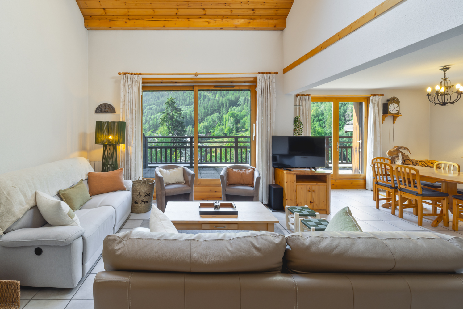 6-pieces-mezzanine-le-clos-soleil-bleu-elbmougl-salon-1-serre-chevalier-chantemerle-11752604