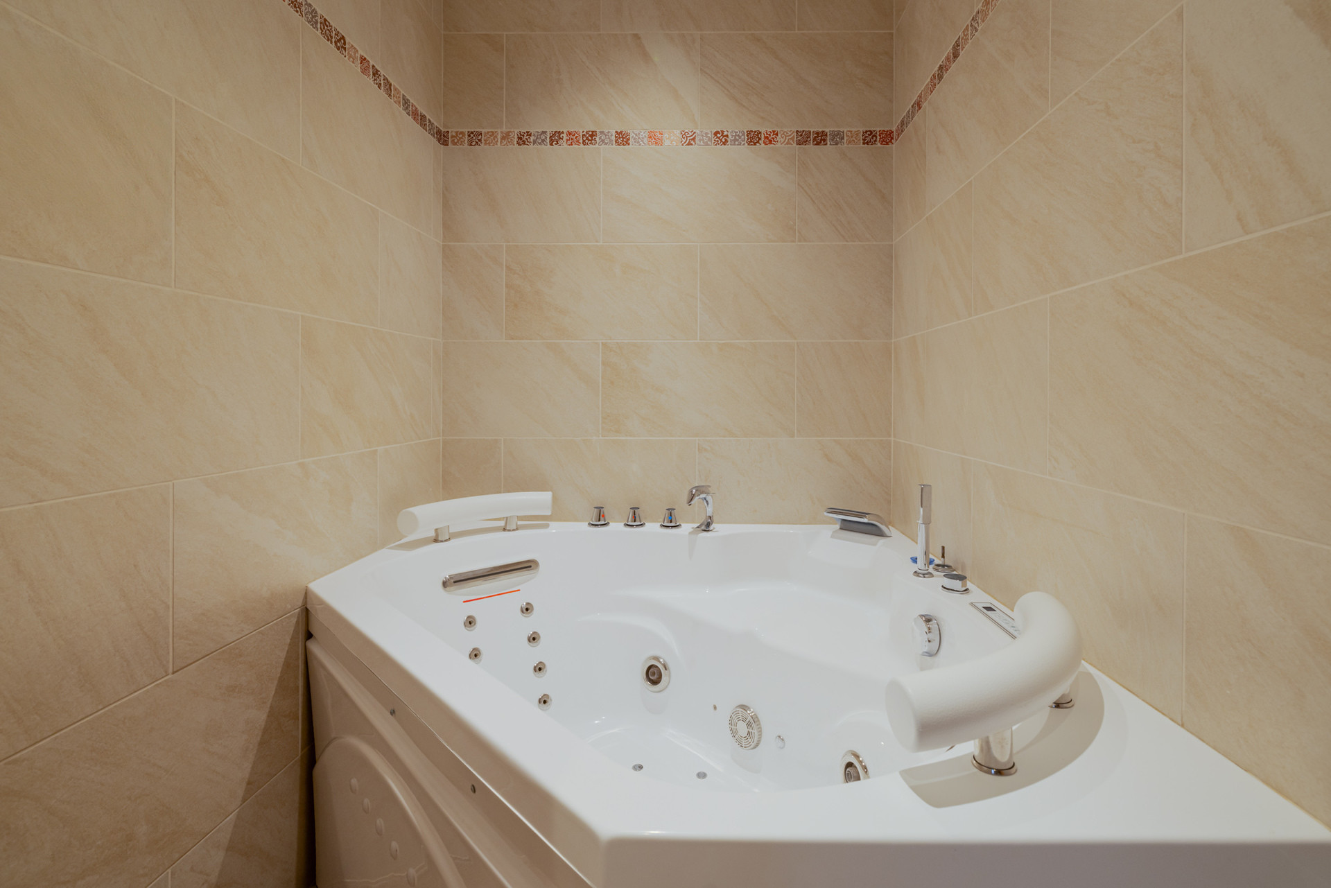 _lv_images__lot_0075553647_11_10681940