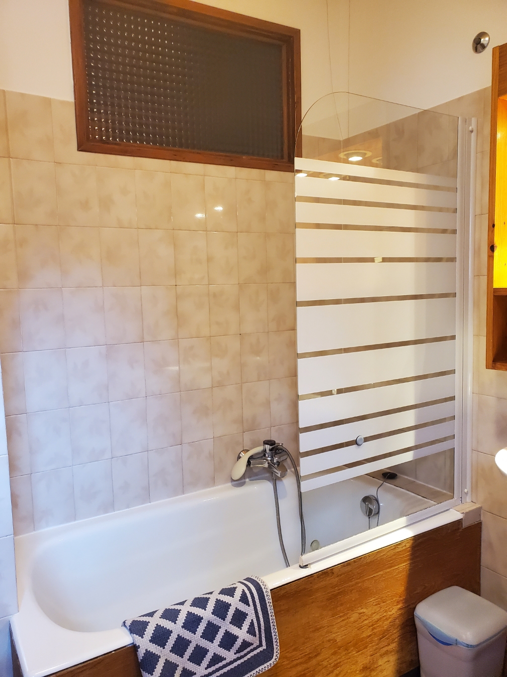appartement-massoule-gisele-salle-de-bain-baignoire2-serre-chevalier