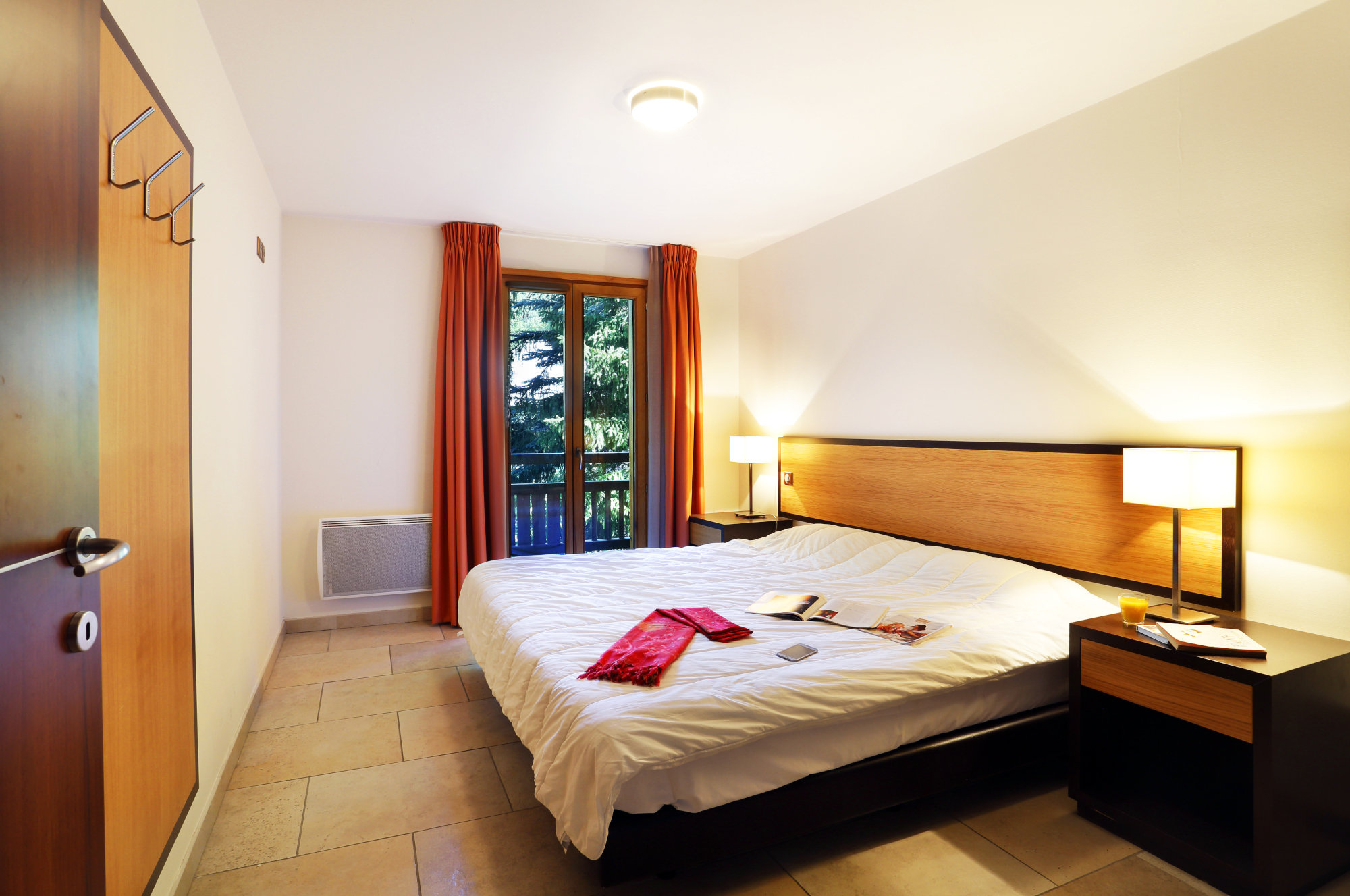 chambre-lit-double-appartement-residence-adret-serre-chevalier