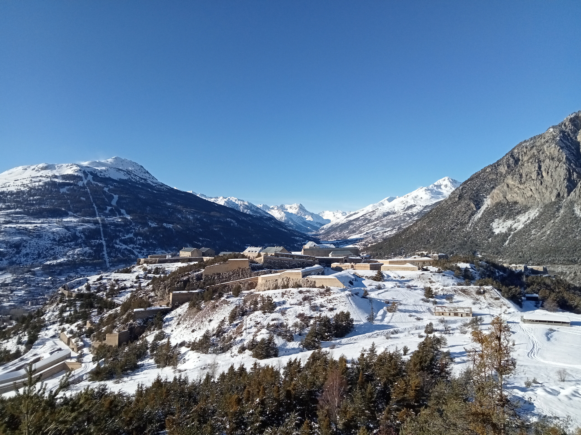 fort-des-tetes-raquettes-patrimoine-serre-chevalier-briancon