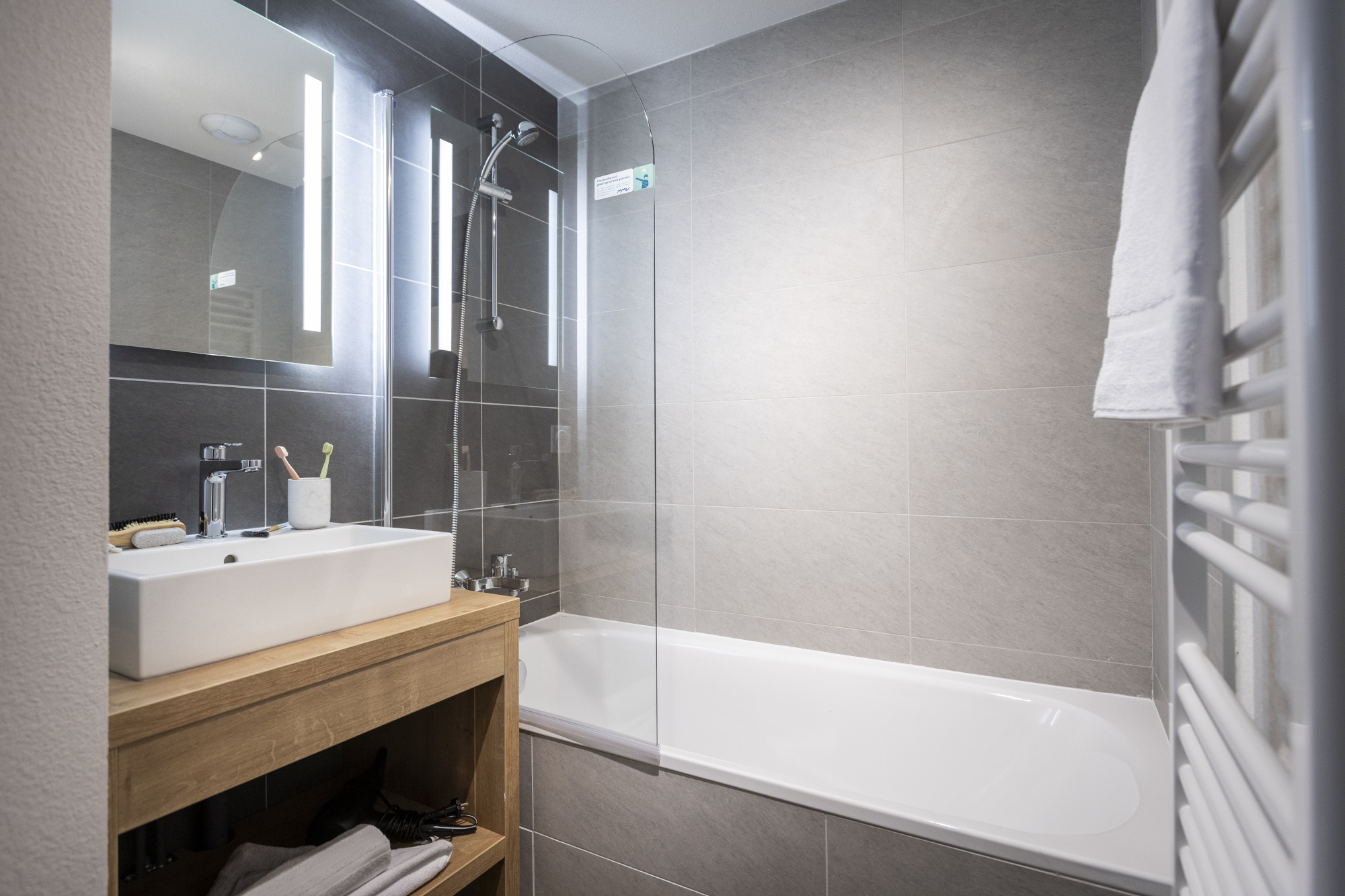 le-serra-neva-3-pieces-6-personnes-famille-salle-de-bain-serre-chevalier