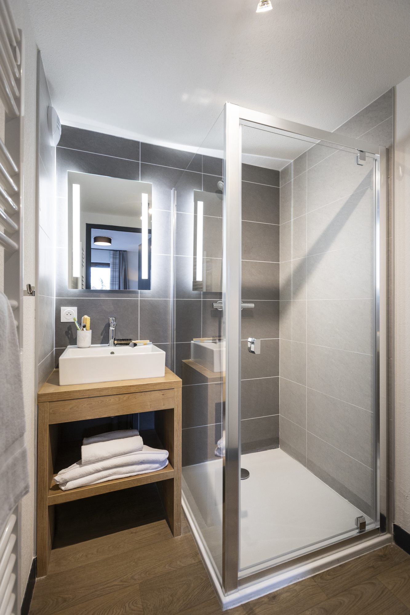 le-serra-neva-4-pieces-8-personnes-salle-d-eau-serre-chevalier