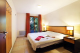 chambre-lit-double-appartement-residence-adret-serre-chevalier
