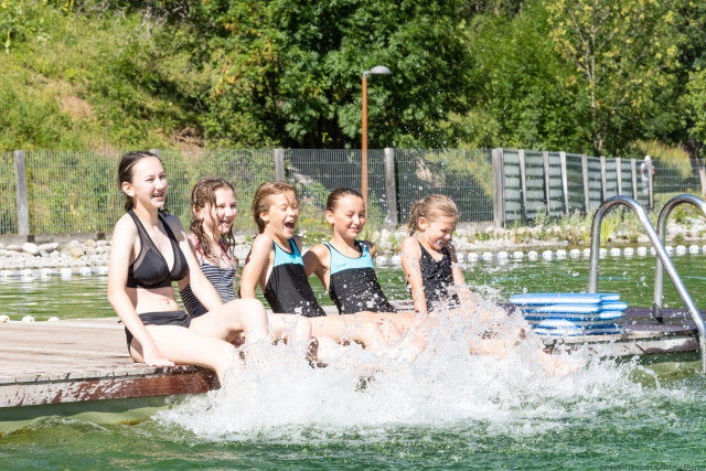 fraicheur-baignade-bio-enfants-rire-serre-chevalier-briancon