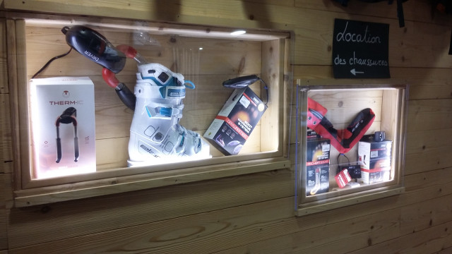 intersport-monetier-vitrine-alcoves-serre-chevalier-briancon