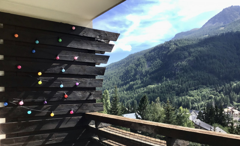 Balcon 1 - espace repas extérieur