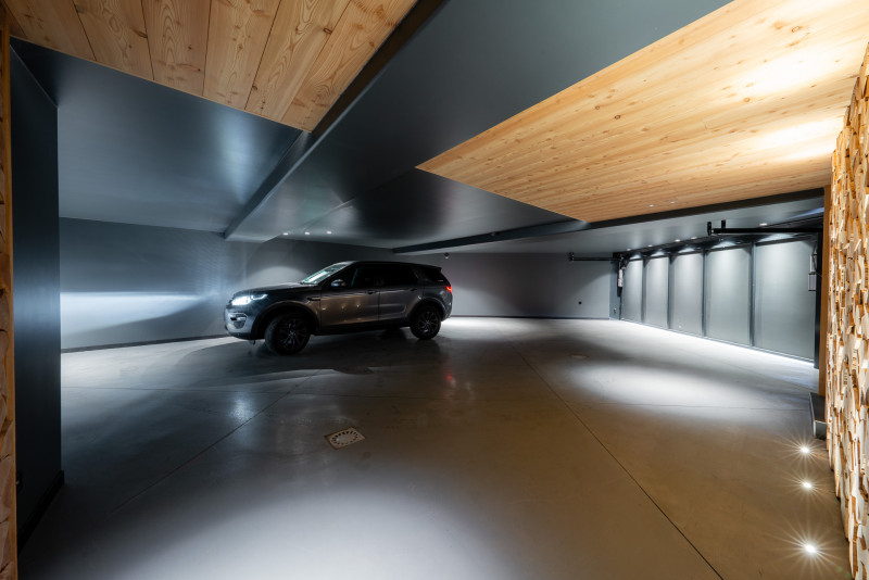 Chalet Snowbird garage