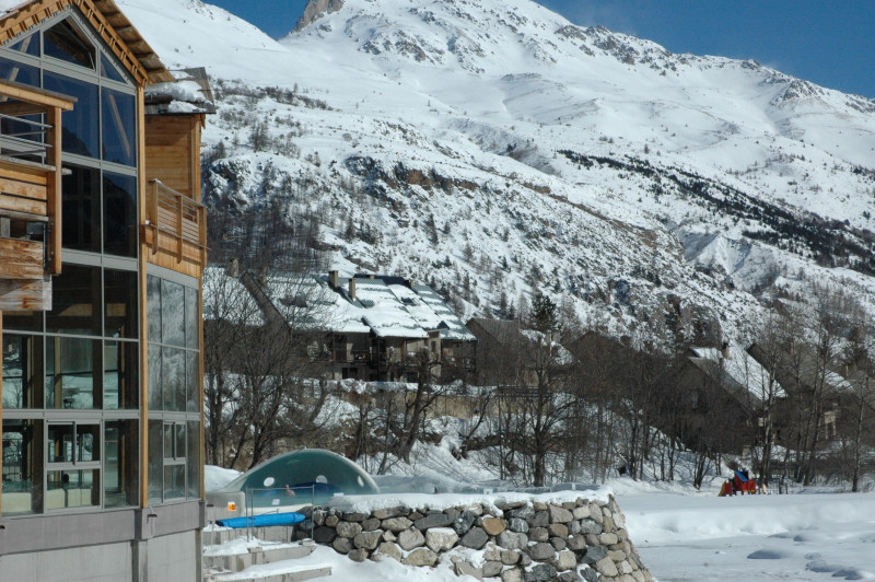 Vue de la résidence au niveau des Bains de Monêtier