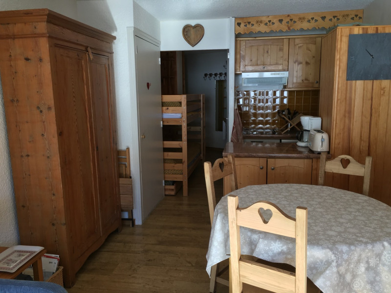 STUDIO CABIN AIGLE NOIR (JAN)_La Salle-les-Alpes