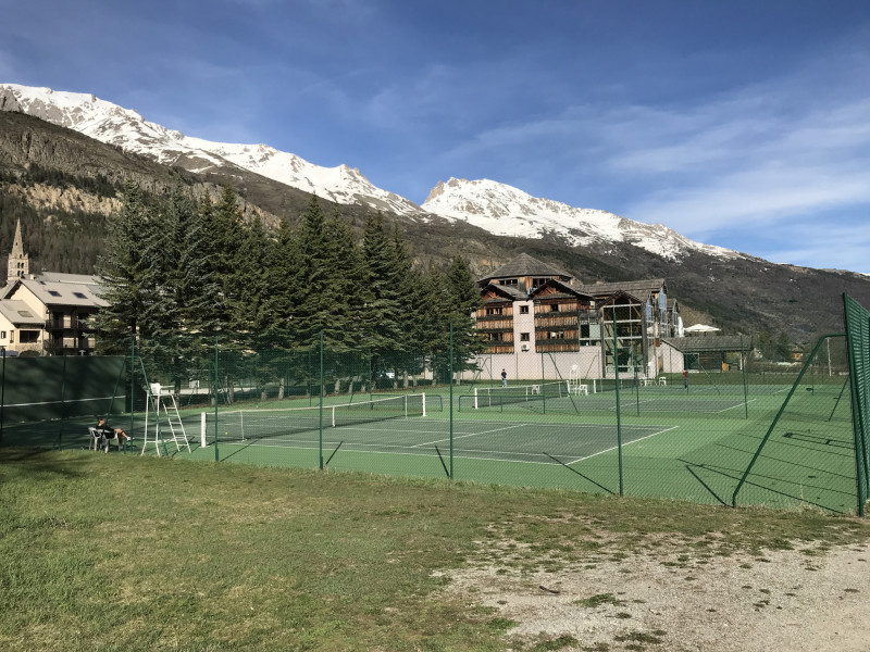 C02-terrains tennis