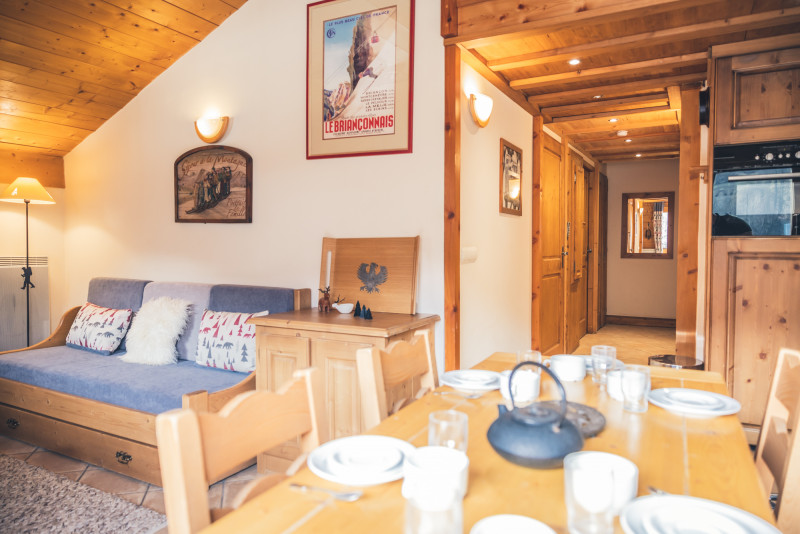 3-pieces-mezzanine-hameau-du-rocher-blanc-serre-or-beaumougl-4-salle-a-manger-serre-chevalier-chantemerle-10868050