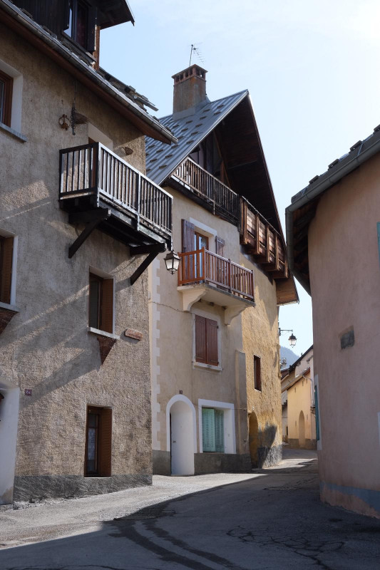 6-pieces-carb-2eme-maison-partant-gauche-serre-chevalier-chantemerle