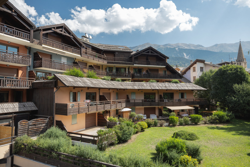 6-pieces-mezzanine-le-clos-soleil-bleu-elbmougl-exterieur-1-serre-chevalier-chantemerle-11752587