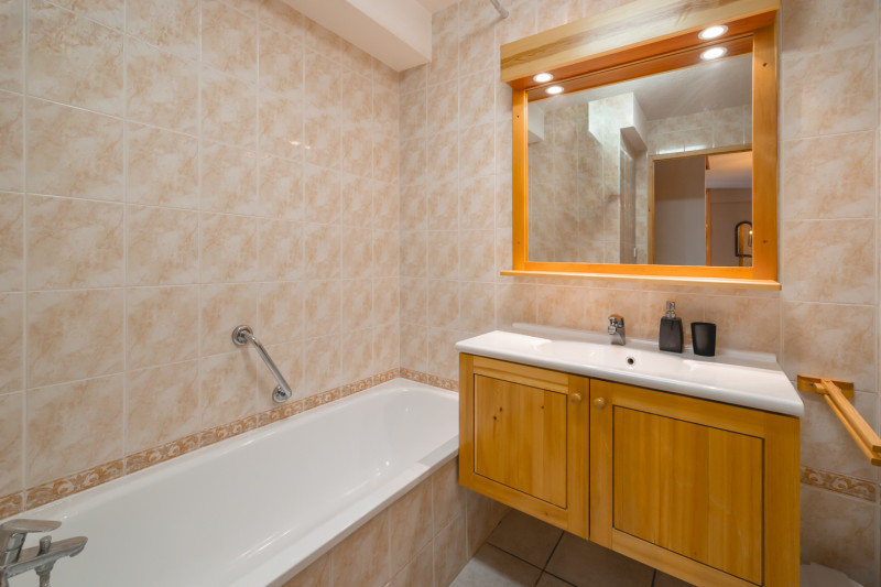 6-pieces-mezzanine-le-clos-soleil-bleu-elbmougl-salle-bain-serre-chevalier-chantemerle-11752602