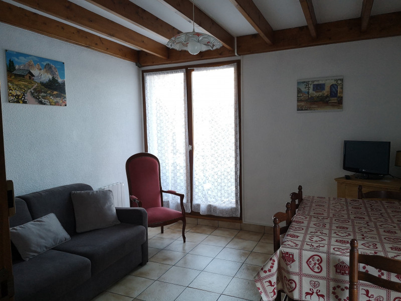 Salon, porte fenêtre côté Briançon