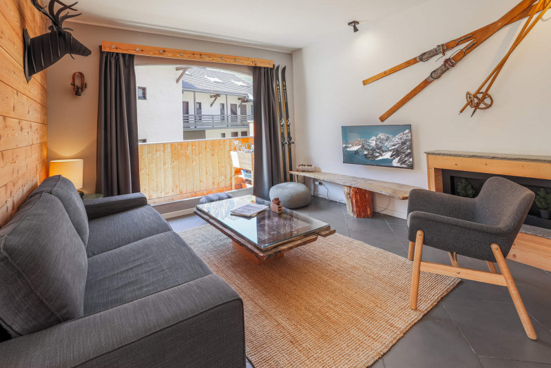 _lv_images__lot_0074061949_02_10374786