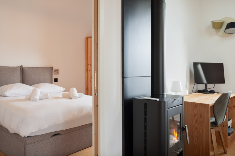 _lv_images__lot_0075554148_06_10705094