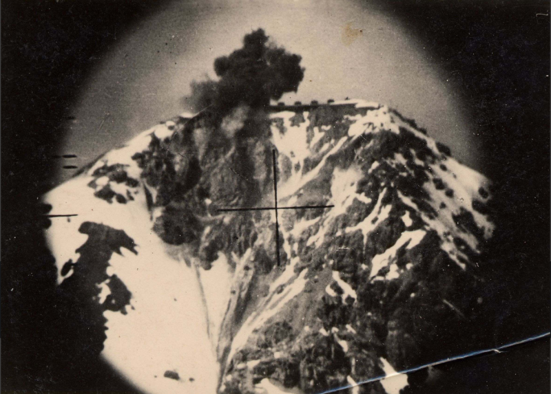 chaberton-explosion-tourelle-depuis-le-janus-21-juin-1940-photographie-ancienne-8638107