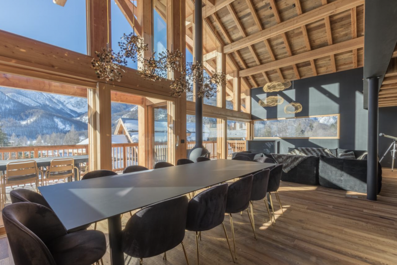 chalet-luxe-salle-a-manger-monetier-4959581-6915561