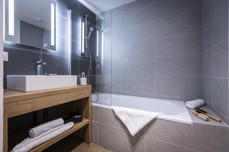 le-serra-neva-2-pieces-4-personnes-salle-de-bain-serre-chevalier le-serra-neva-2-pieces-4-personnes-salle-de-bain-serre-chevalier