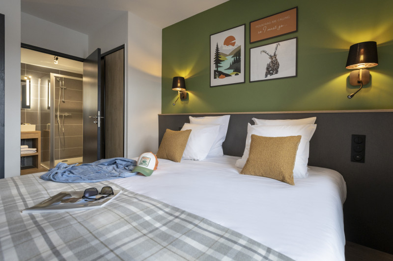 le-serra-neva-4-pieces-8-personnes-chambre-lit-double-serre-chevalier