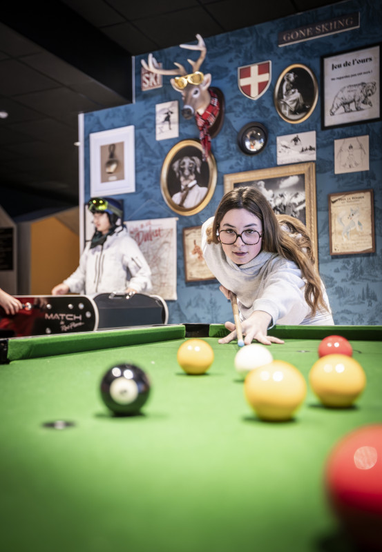 le-serra-neva-lounge-billard-serre-chevalier