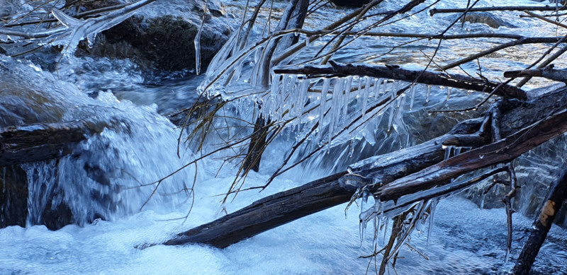 ruisseau gele balade contee en hiver a serre-chevalier ruisseau gele balade contee en hiver a serre-chevalier