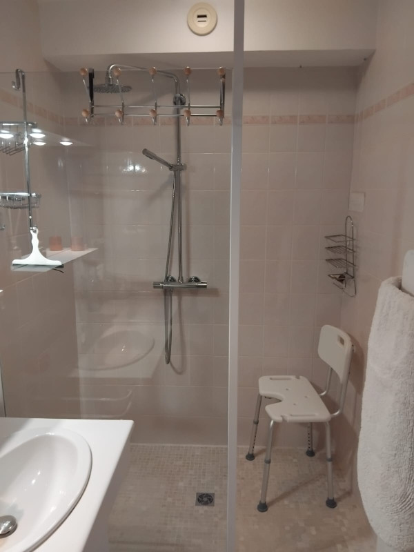 Salle de bain 3 PIECES VANNOIR (BAR) Salle de bain 3 PIECES VANNOIR (BAR)