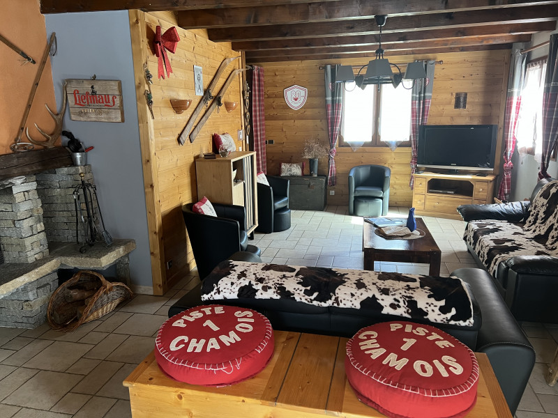 salon-2-chalet-8-personnes-beraud-10563937