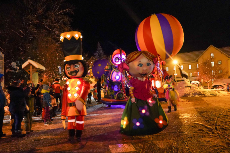 spectacle-parade-de-jouets-noel-serre-chevalier-briancon