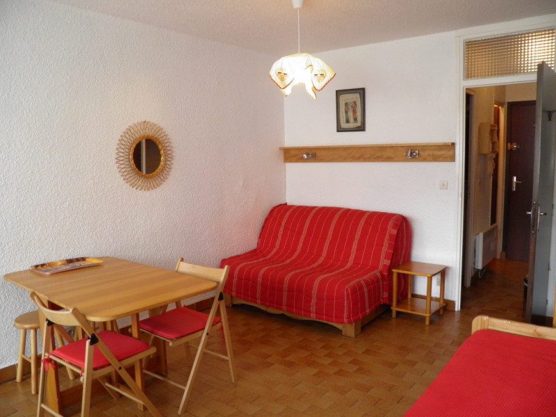 studio-coin-repas-salon-val-st-bernard-chantemerle