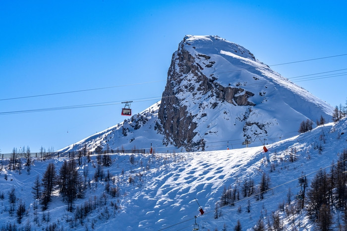 telepherique et pistes de ski serre-chevalier chantemerle - © Cédric Tempier telepherique et pistes de ski serre-chevalier chantemerle