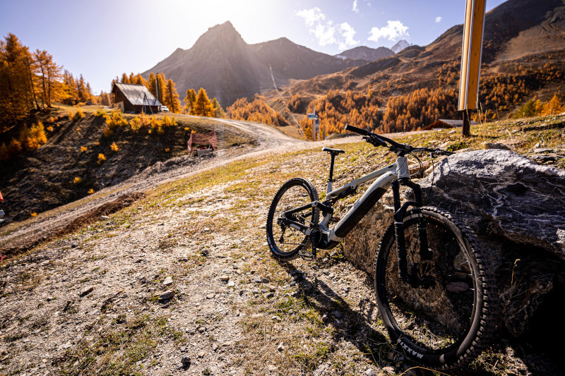 velo-automne-montagnes-ete-indien-serre-chevalier