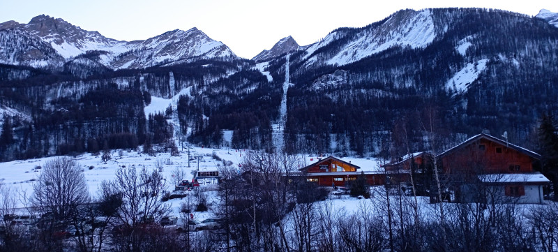 Vue du balcon en hiver STUDIO MEZZANINE (AVOUACHD)