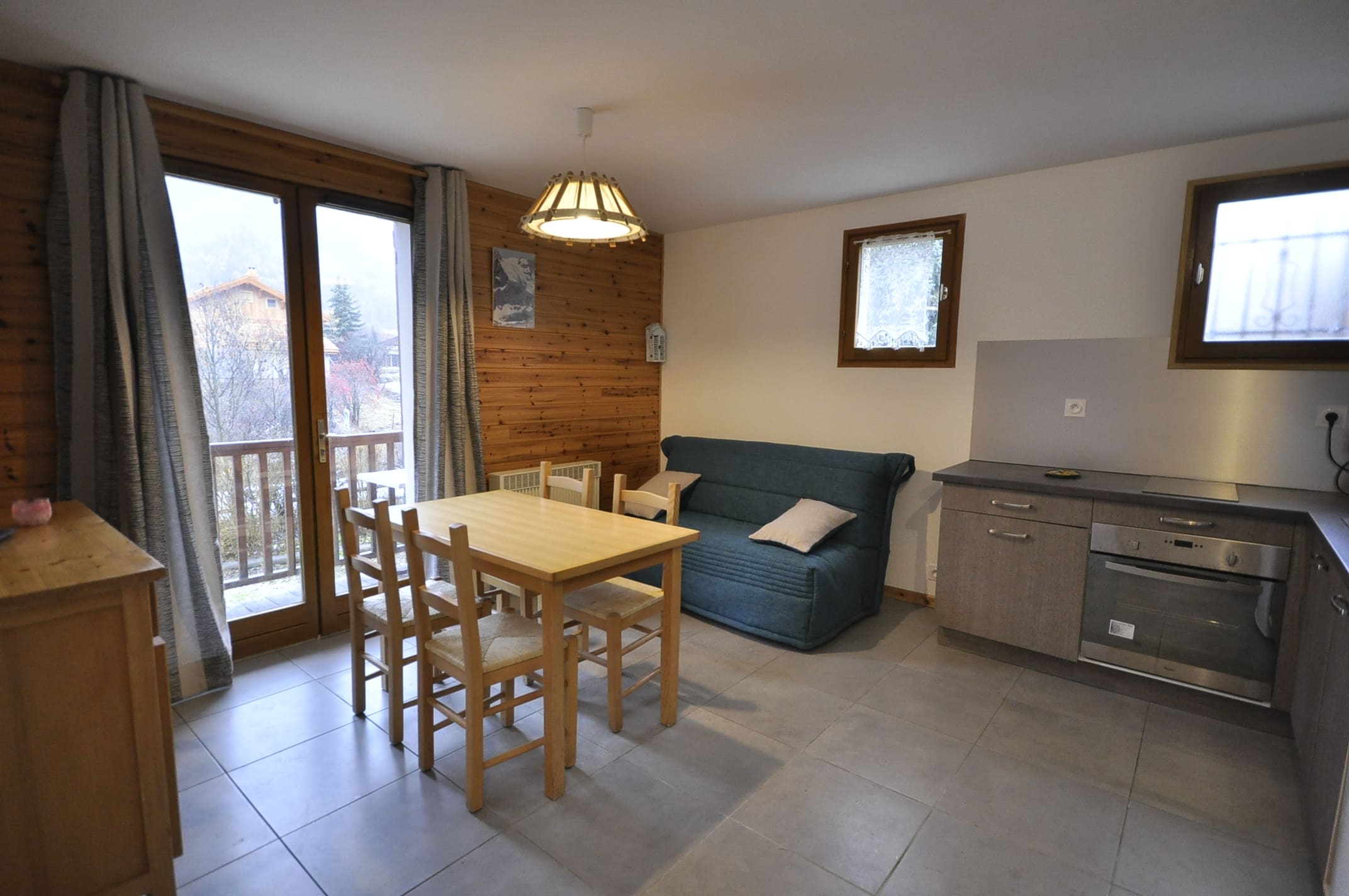 Salon 2 PIECES ROUTE DES BAINS (AVOUACHD)