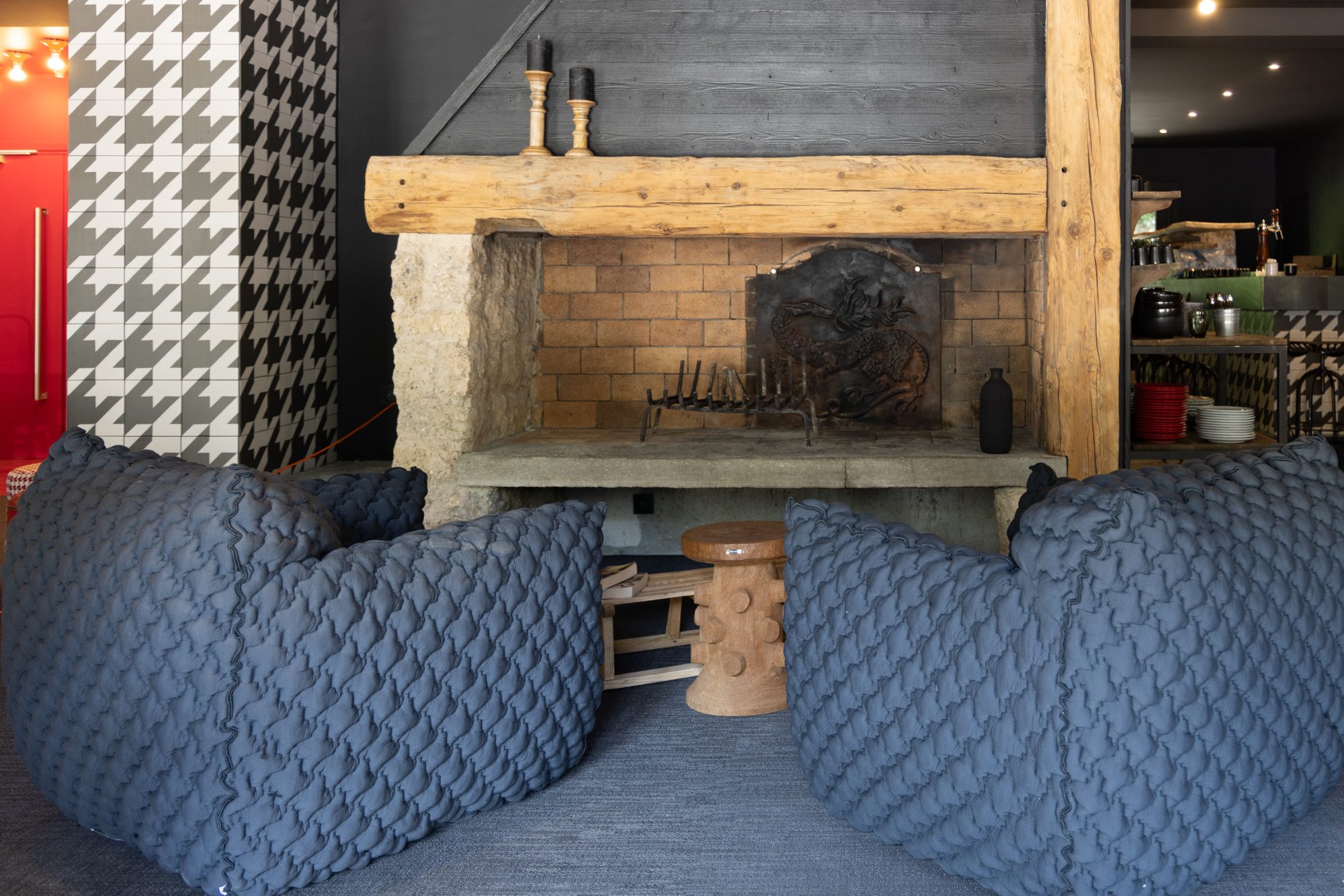 salon-cheminee-le-cristal-lodge-serre-chevalier