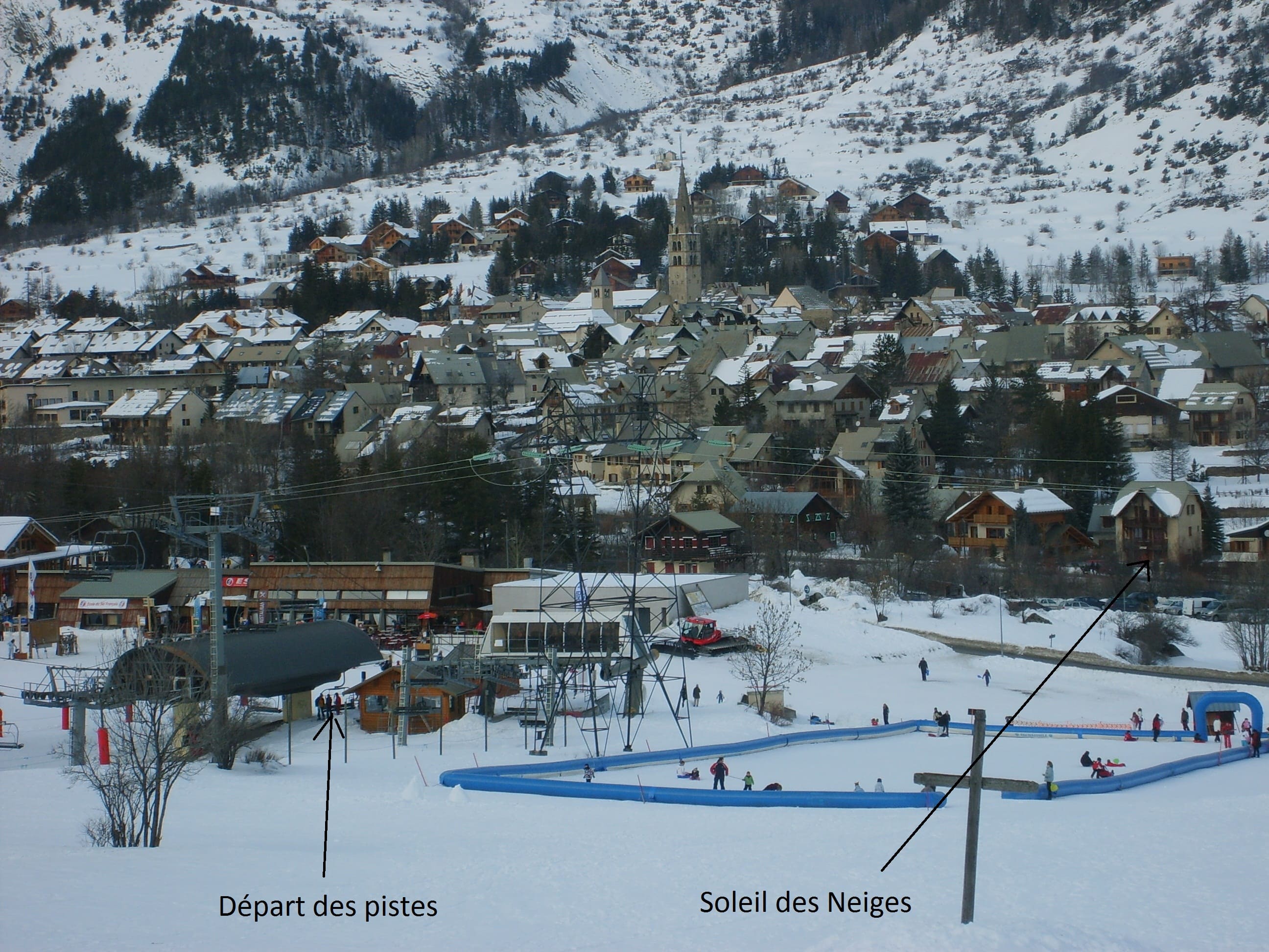Situation par rapport aux pistes 2 PIECES ROUTE DES BAINS